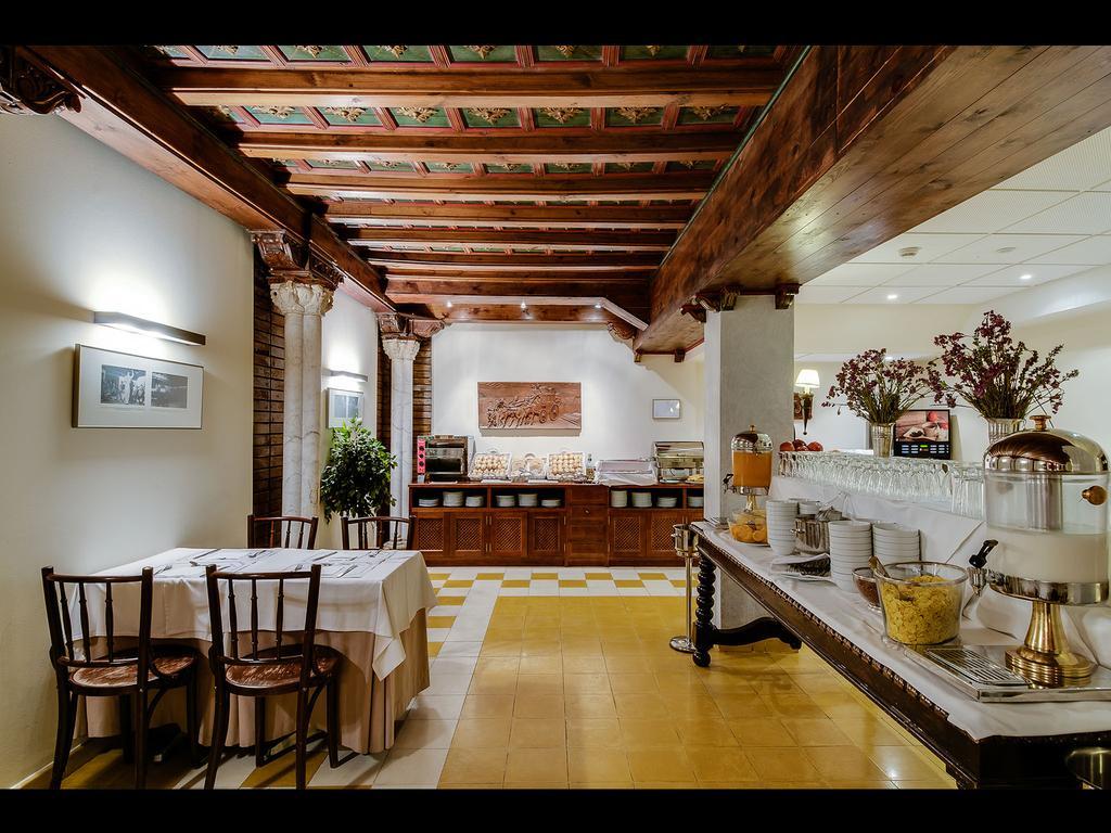 Hotel Murillo Siviglia Esterno foto